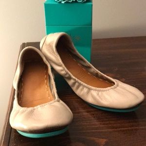 Size 8 Feather Gray (retired color) Tieks